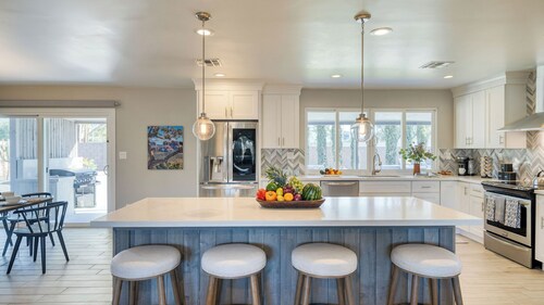 Near Camelback Mtn, Old Town, Trails, Golf + Spas w/ Pool, Hot Tub Camelback Casa by Avantstay