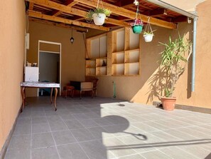 Phòng đôi (Six-Bed Room) | Cảnh từ trên cao