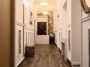 雙人房 (Six-Bed Room) | 大堂