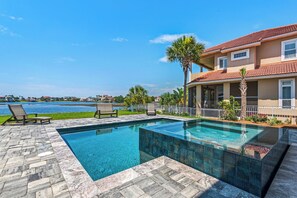 Außenpool, Liegestühle