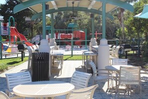 تناول الطعام بالخارج