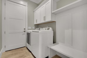 House, Multiple Beds, Pool Access (Paradise Cove) | Laundry