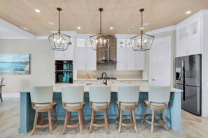 House, Multiple Beds, Pool Access (Paradise Cove) | Private kitchen