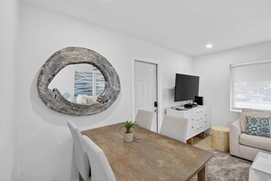 Apartment, Multiple Beds, Patio, Pool View (Victoria Park's Secret #1) | Interior