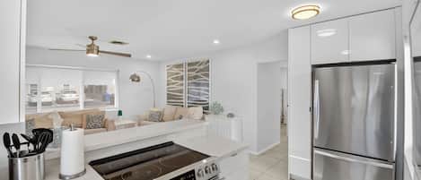 Apartment, Multiple Beds, Patio, Pool View (Victoria Park's Secret #1) | Private kitchen