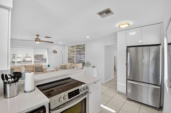 Apartment, Multiple Beds, Patio, Pool View (Victoria Park's Secret #1) | Private kitchen