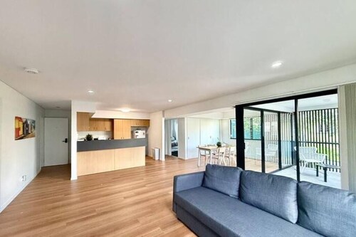 Spacious 3BRStay | 2 Baths | Free Onsite Parking