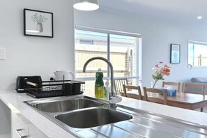 Mikrowelle, Ofen, Herdplatte, Geschirrspüler