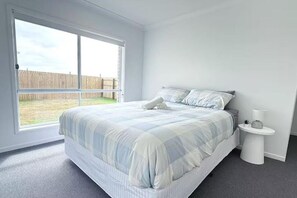 4 室のベッドルーム、アイロン / アイロン台、WiFi、ベッドシーツ