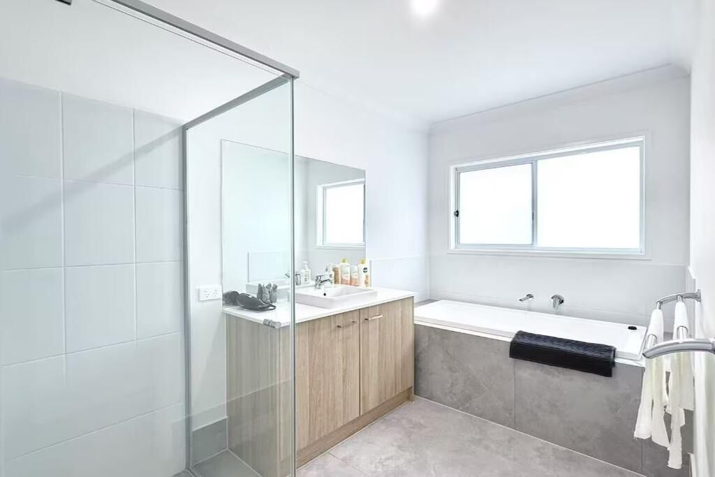 Dusche, Haartrockner, Bidet, Handtücher