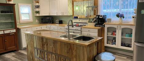 Microwave, oven, stovetop, dishwasher