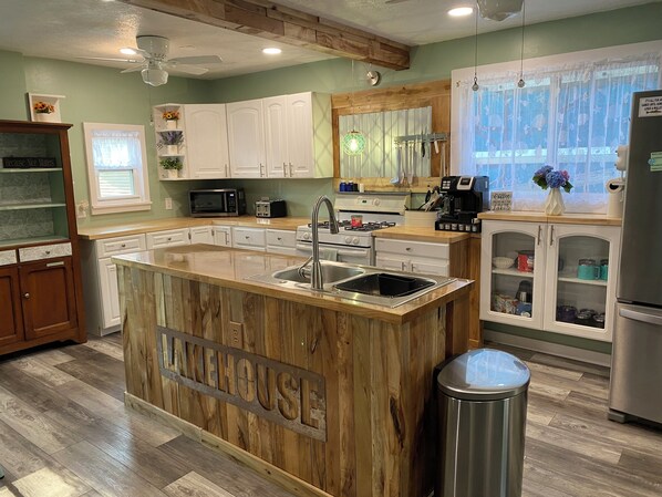 Microwave, oven, stovetop, dishwasher