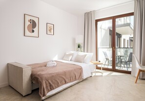 Iron/ironing board, WiFi, bed sheets