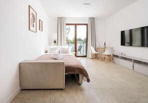 Iron/ironing board, WiFi, bed sheets