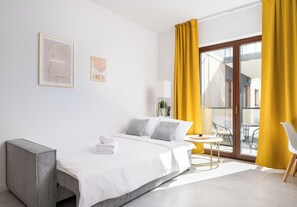 Tabla de planchar con plancha, wifi y ropa de cama 