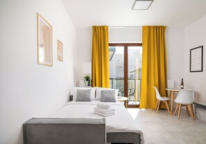 Iron/ironing board, WiFi, bed sheets