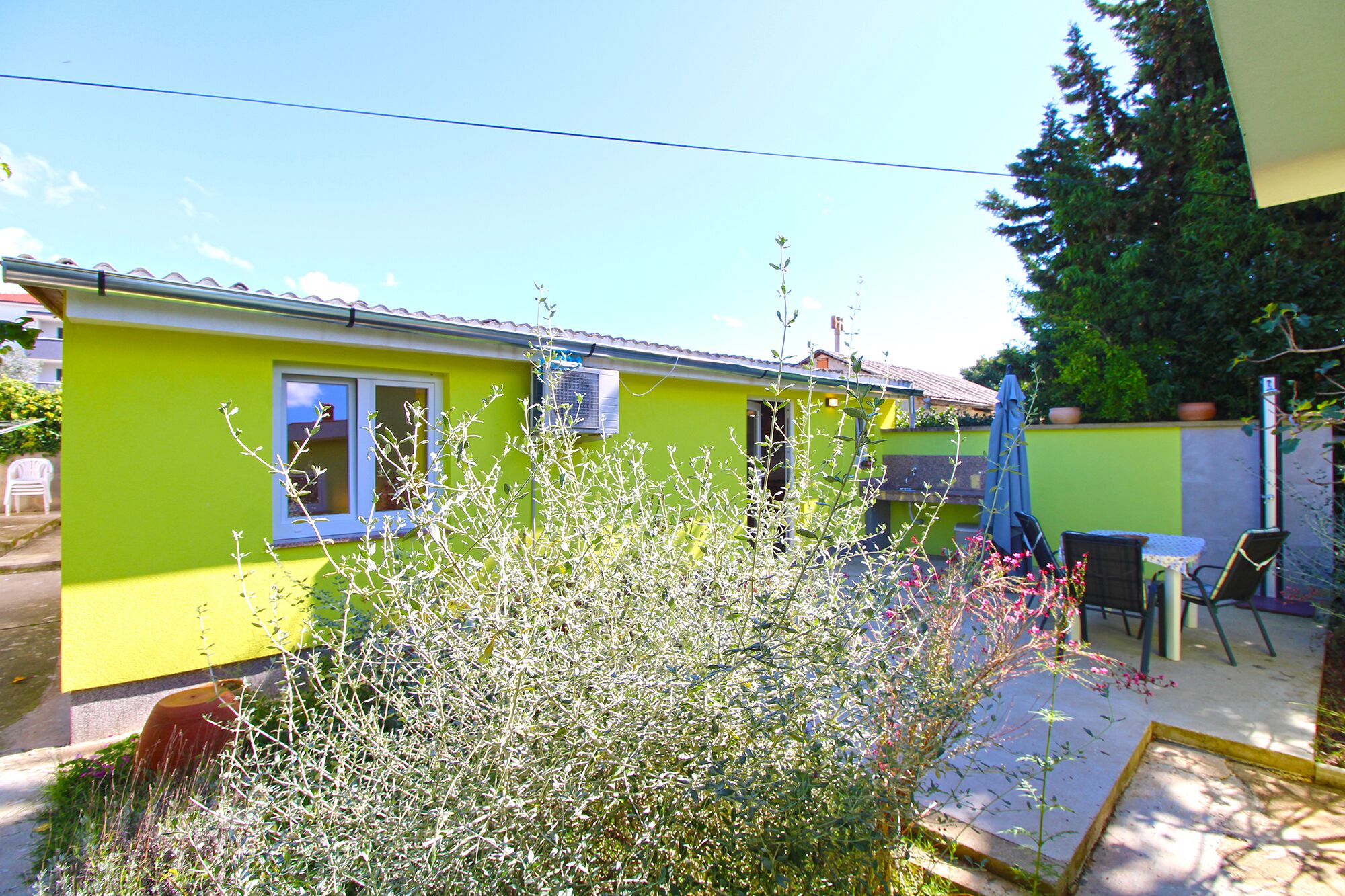 屋外ダイニングエリア