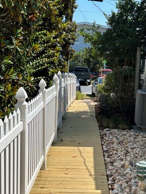 المنطقة المحيطة بالمنشأة