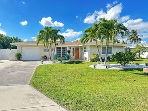 Exterior - Tranquility awaits! SW Cape Coral Home with Spacious Lanai & Heated Pool ☀️ (Cape Coral)