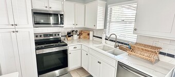 Southwest Cape Coral Escape with Luxurious Lanai & Heated Pool- No extra charge!