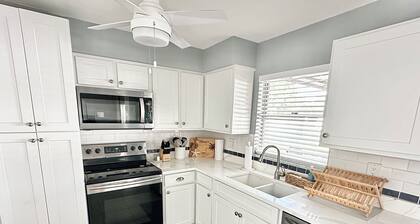 Southwest Cape Coral Escape with Luxurious Lanai & Heated Pool- No extra charge!