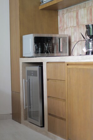 Micro-ondas, cooktop, lava-louças