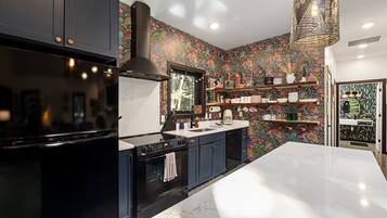 KĂŒhlschrank, Mikrowelle, Ofen, Herdplatte