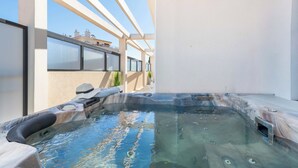 A hot tub area with a clear view of the sky and a modern architectural design.
