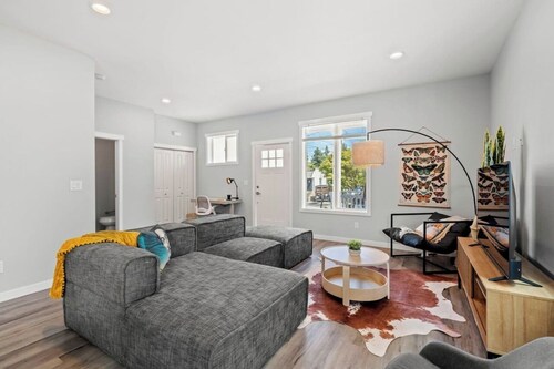 The Loft – Stylish 4BR Loft•Near Museum of Glass + Gazebo