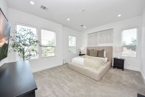 3 bedrooms, desk, iron/ironing board, free WiFi