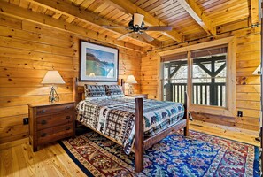 4 bedrooms, desk, iron/ironing board, free WiFi