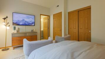 4 bedrooms, iron/ironing board, free WiFi, bed sheets