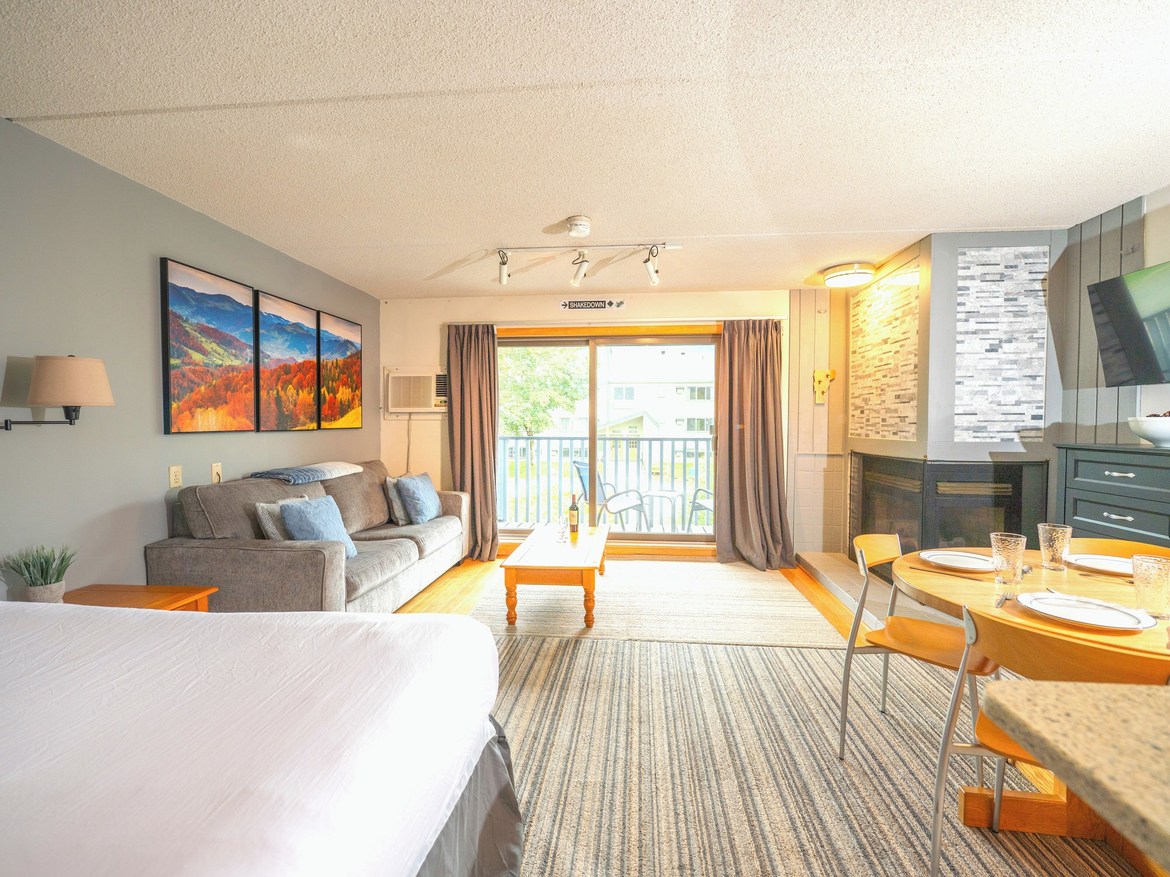 Télévision, cheminée