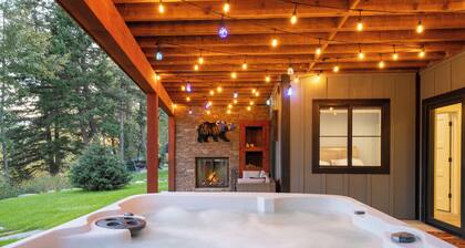 New! Indoor Sauna, Hot Tub, Riverside, Deck and Patio!