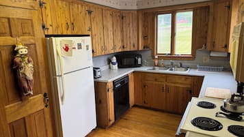 Microondas, horno, parrilla de estufa y lavavajillas