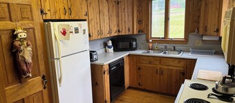 Cozy 3-bedroom ranch in Orleans, Vermont - NEK get away - All seasons