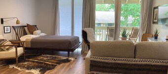 Completely remodeled studio condo with a pool view. Convenient location!