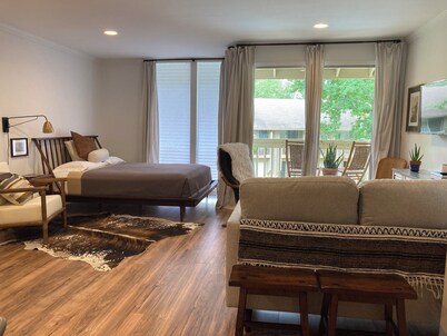 Completely remodeled studio condo with a pool view. Convenient location!