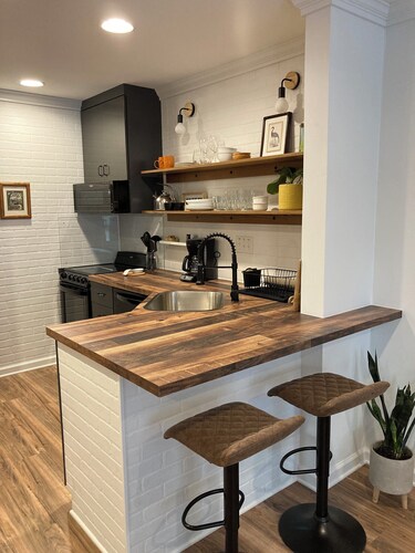 Completely remodeled studio condo with a pool view. Convenient location!