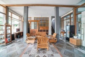 Unclassified image, 5 of 11, button - Blok O International Guest House by MHM (Banguntapan)