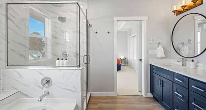 The Nest - 4BR Historic Duplex • Walk to Park + Free Parking