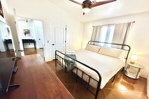 2 habitaciones, tabla de planchar con plancha, wifi y ropa de cama