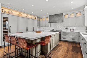 雪櫃、微波爐、焗爐、爐具