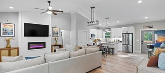 Sleeps 12 -Dollywood Cups-Private Zipline -Arcade Hot Tub