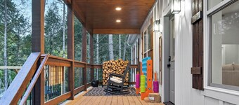 Lodge with Private Zipline, Firepit, Swings in Sevierville - 3 bedrooms 2 Bath