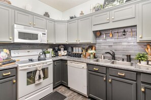 Apartment, Accessible | 2 bedrooms - Stylish 2BR Townhome w Garage Patio Perfect for Stays or Assignments (Clarksville)