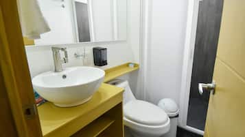 Enkeltrom | Bad | Dusj, håndklær, såpe og sjampo