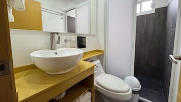 Firemannsrom | Bad | Dusj, håndklær, såpe og sjampo