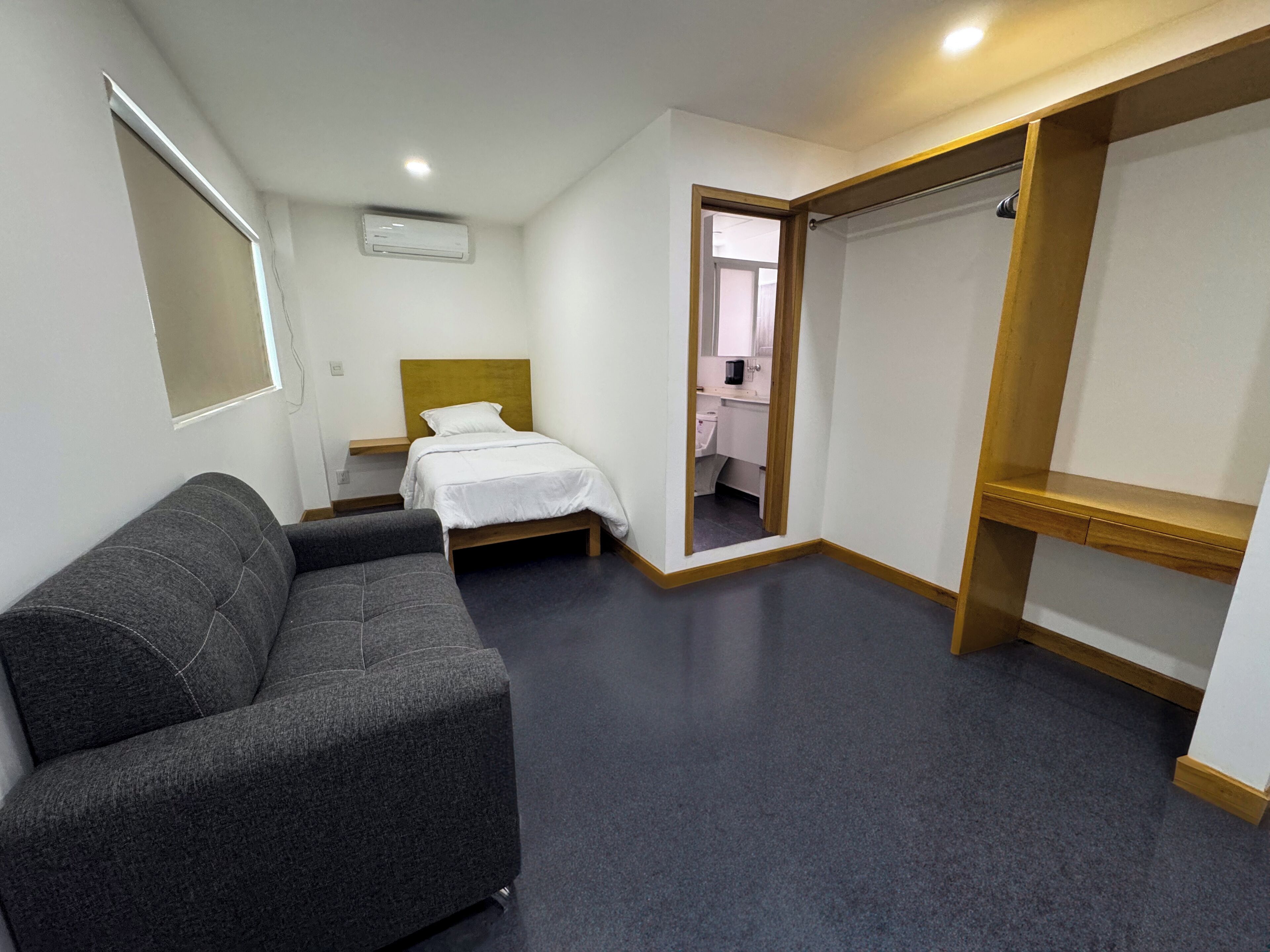 Basic Single Room | Ruang kerja komputer riba, Wi-fi percuma, cadar katil 