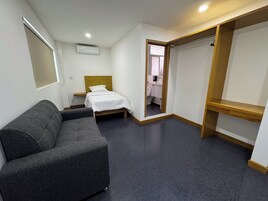 基础单人房 | 笔记本电脑工作区、免费 WiFi、床单